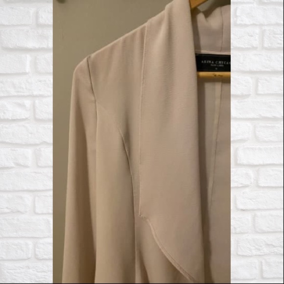 Beautiful Lightweight Spring Blazer - Picture 2 of 4